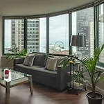 Envitae 3br Downtown Luxurious Views & Pool Apartment
