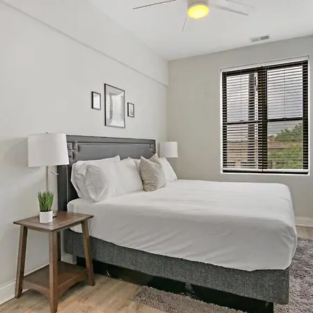 3br In Logan Square Walkable To Highlights - Park S6 Apartment Chicago