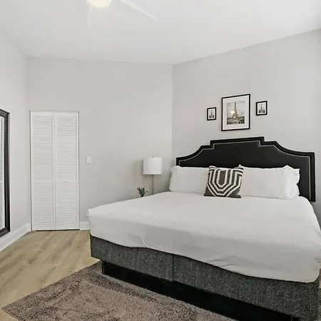 3br In Logan Square Walkable To Highlights - Park S6