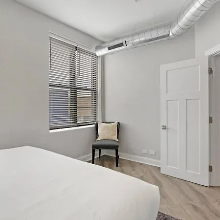 3br In Logan Square Walkable To Highlights - Park S6