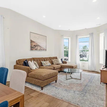 Spacious 5-br Next To Transit Free Parking Apartment *