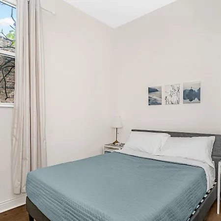 Spacious 5-br Next To Transit Free Parking Chicago