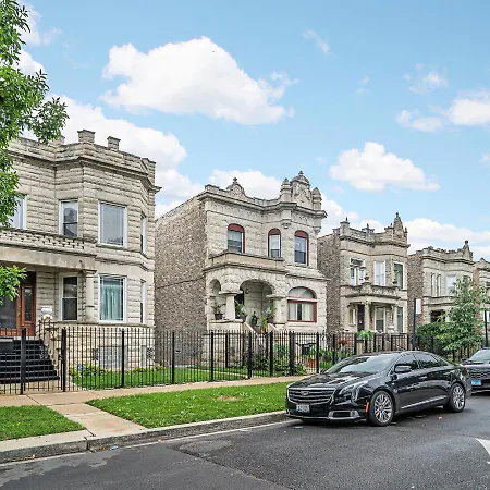 Spacious 5-br Next To Transit Free Parking *