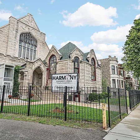 Spacious 5-br Next To Transit Free Parking Chicago