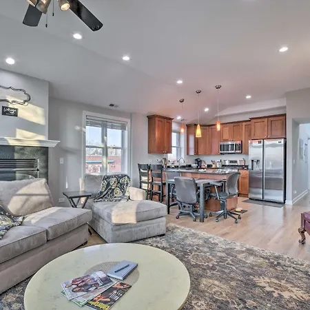 Apartment With Balcony Walk To Cta Stations!