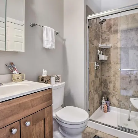 With Balcony Walk To Cta Stations! * Chicago