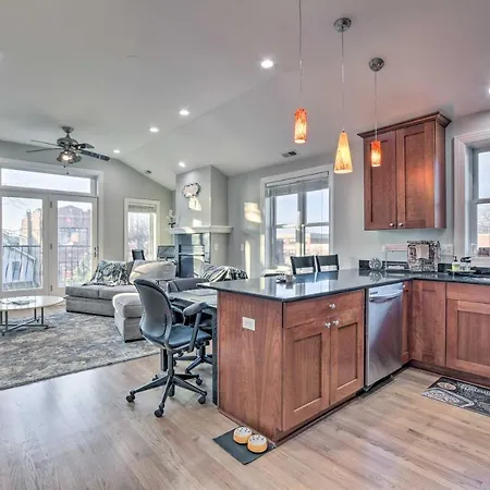 With Balcony Walk To Cta Stations! Apartment