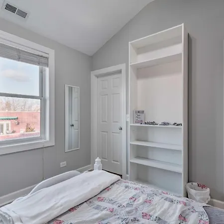 Apartment With Balcony Walk To Cta Stations! *