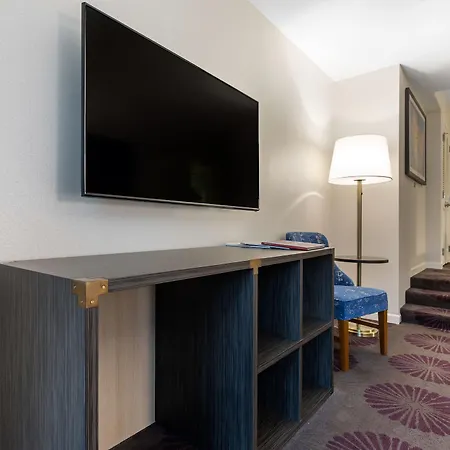 The Collection Magnificent Mile Hotel 4*
