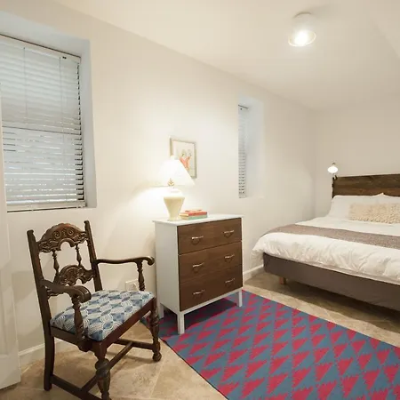 Apartment Bucktown Condo Just Two Blocks From The 'L' Apts *