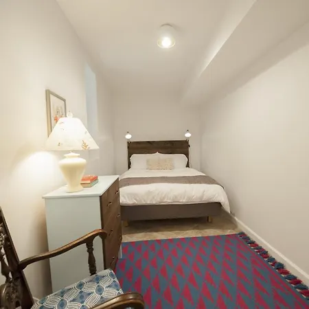 Apartment Bucktown Condo Just Two Blocks From The 'L' Apts Chicago