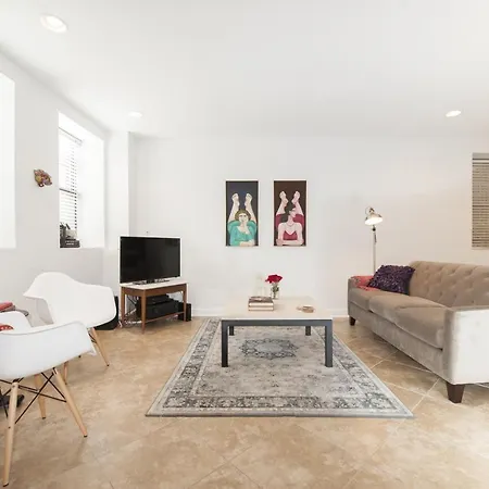 Apartment Bucktown Condo Just Two Blocks From The 'L' Apts *