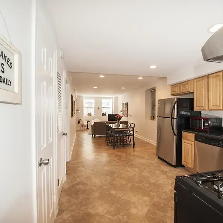 Apartment Bucktown Condo Just Two Blocks From The 'L' Apts Chicago