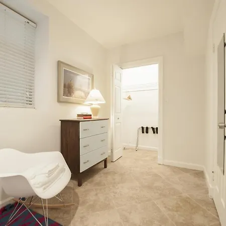 Bucktown Condo Just Two Blocks From The 'L' Apts Chicago