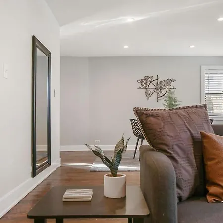 Lively 2br Near The And Park - Sheridan 1 Apartment Chicago