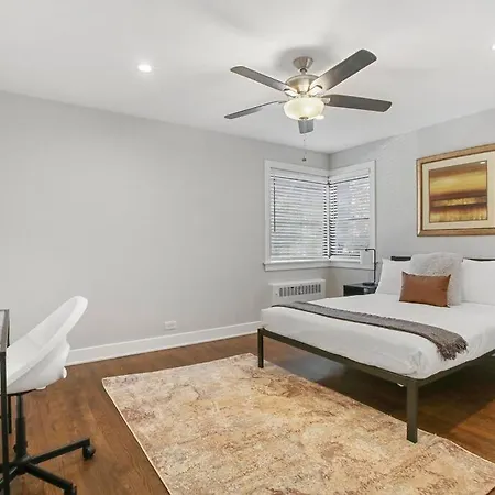 Lively 2br Near The And Park - Sheridan 1 Apartment *