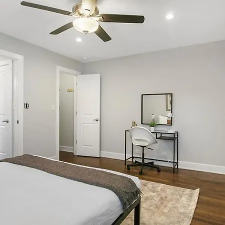 Lively 2br Near The And Park - Sheridan 1 Apartment