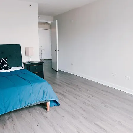 1bedroom With Balcony Skyline Dt Apartment *