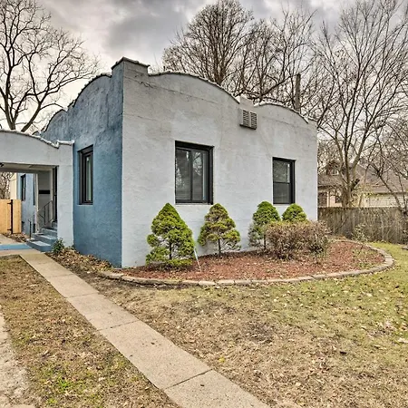 With Spacious Backyard! Holiday home *