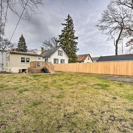 With Spacious Backyard! Holiday home *