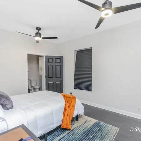 The Woodlawn Apartment *