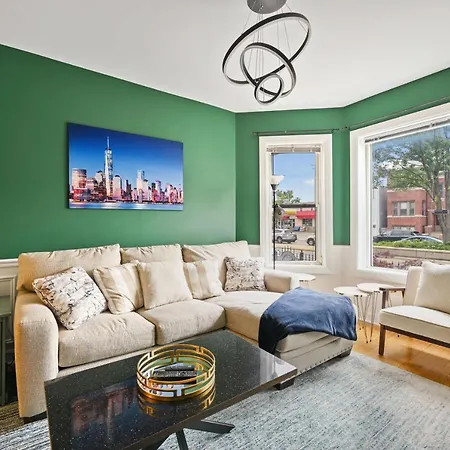 Apartment 2 Bed W/ Office, Free Parking, Near Wrigley
