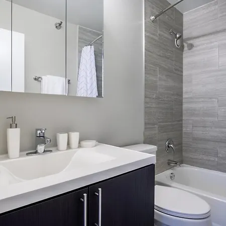 Apartment Gold Coast 2br W Gym Lounge Pool Nr Mag Mile Chi-231 *