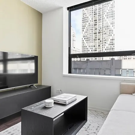 Streeterville W Pool Gym Nr Navy Pier Chi-786 Chicago