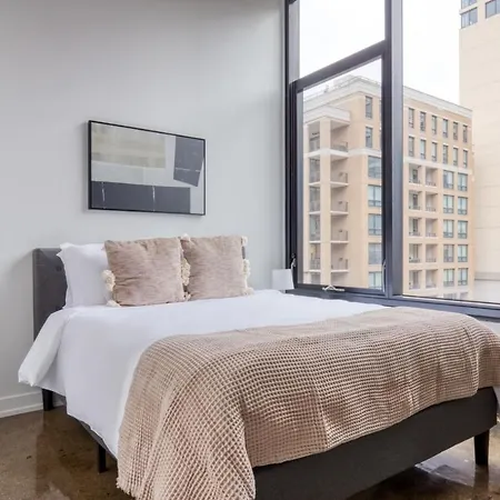River North 1br W Gym Lounge Roof Nr Riverwalk Chi-894