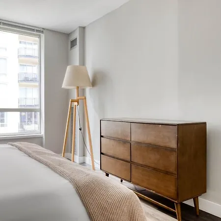 Apartment Gold Coast 2br W Pool Gym Nr Mag Mile Chi-39 *