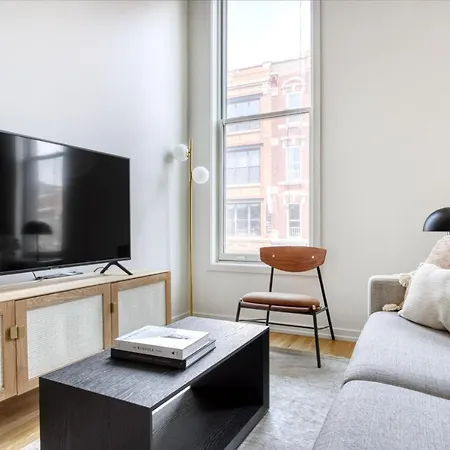 Wicker Park 1br W Wd 1 Block To L Six Corners Chi-421 Apartment *