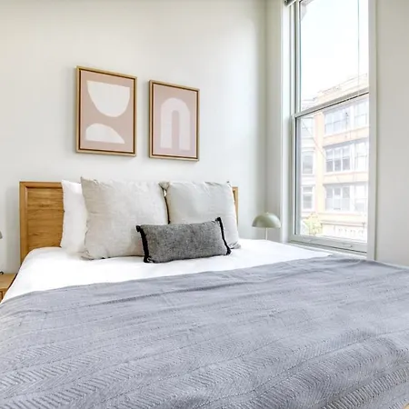 Wicker Park 1br W Wd 1 Block To L Six Corners Chi-421 Apartment *