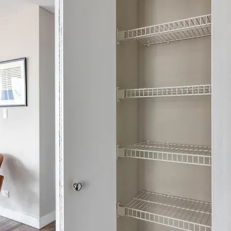 Gold Coast 2br W Pool Gym Nr Mag Mile Chi-39 Apartment