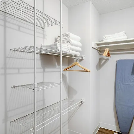 Gold Coast 2br W Gym Lounge 1 Block From L Chi-542 Apartment Chicago