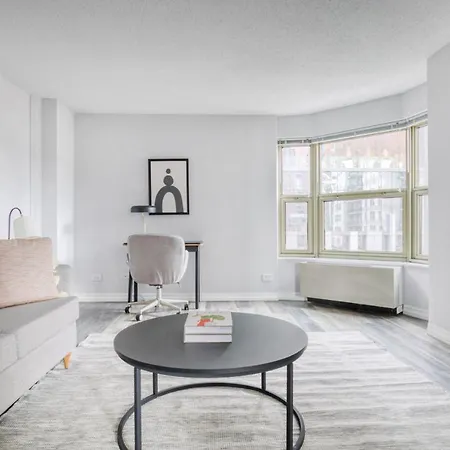 Apartment Gold Coast 2br W Gym Lounge 1 Block From L Chi-542