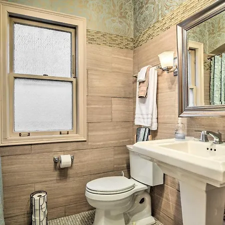 Historic About 12 Mi To Downtown Holiday home *