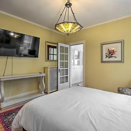 Historic About 12 Mi To Downtown Holiday home