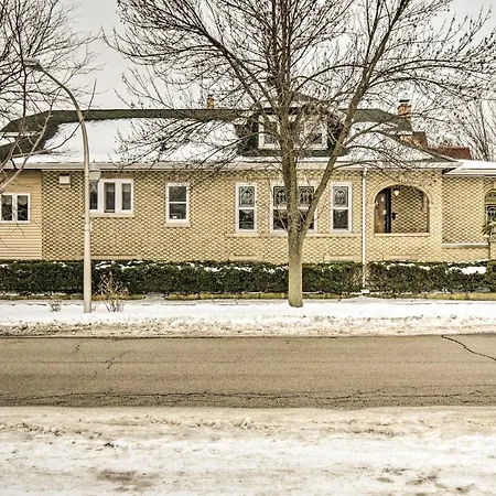 Historic About 12 Mi To Downtown Holiday home