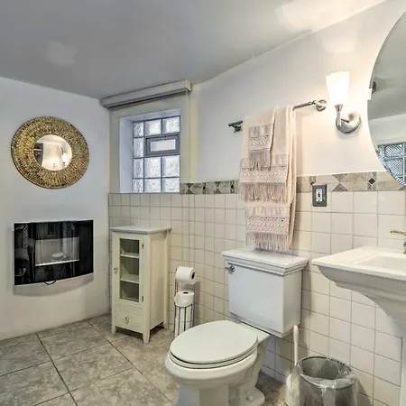 Historic About 12 Mi To Downtown Holiday home *