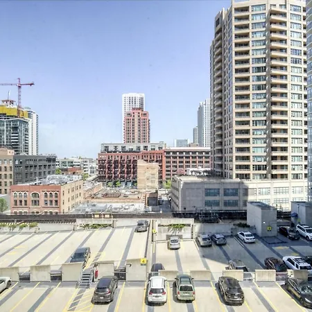 Apartment W Loop W Deck Pool Gym 3 Blocks To L Chi-644 *
