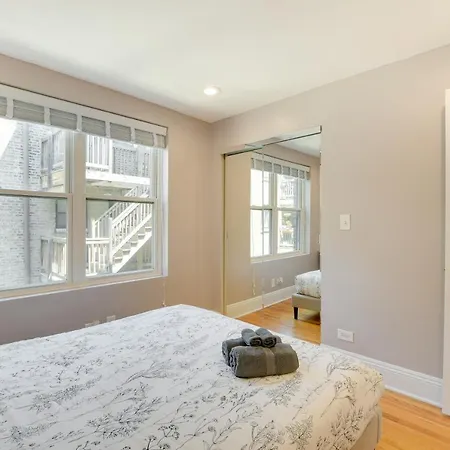 Urban Vacation Near Beach! Apartment *