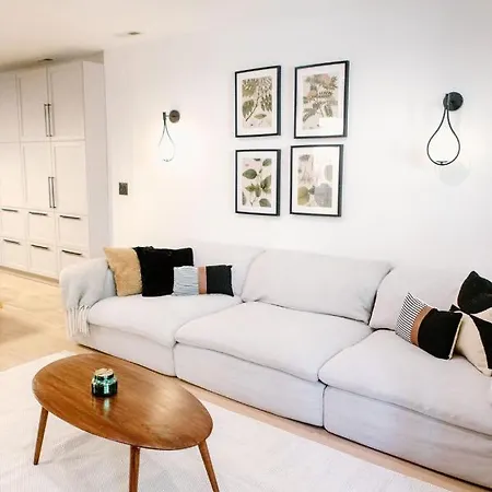 Beautiful Garden Apartment *