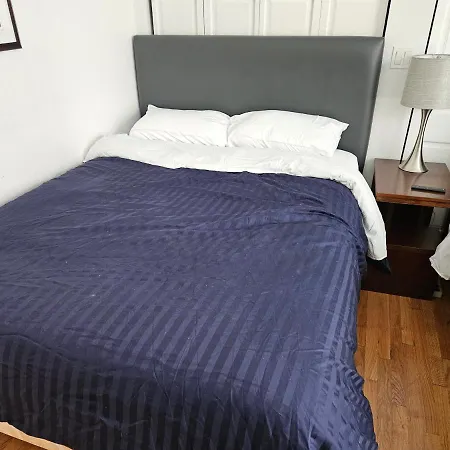 Club Salon Sleeps 10-20 Free Parking & Tv Apartment *
