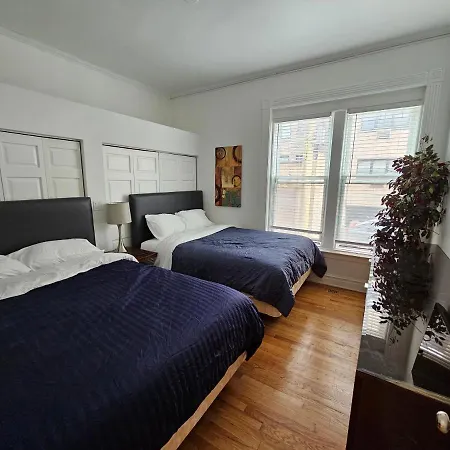 Apartment Club Salon Sleeps 10-20 Free Parking & Tv