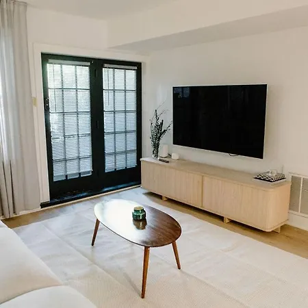 Beautiful Garden Apartment *