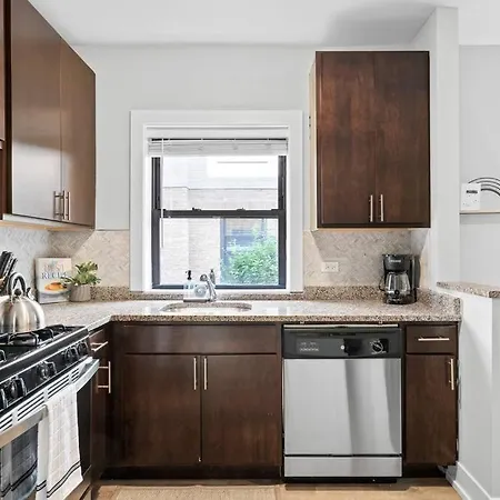 Stylish Studio Furnished Brompton 64-66 Rep - Moved Inventory Apartment *