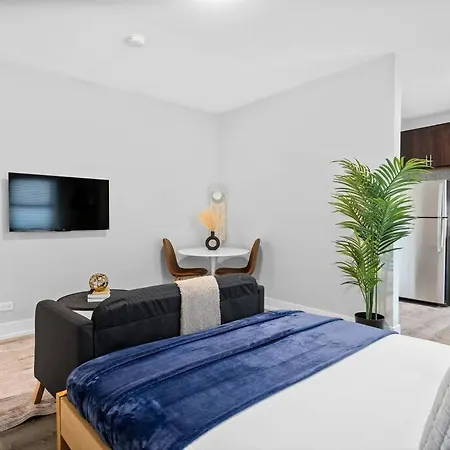 Stylish Studio Furnished Brompton 64-66 Rep - Moved Inventory Apartment Chicago