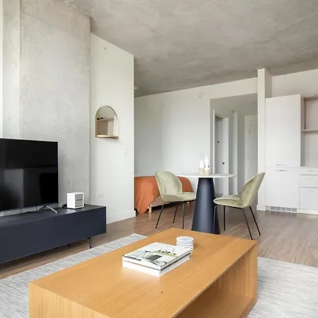 W Loop W Pool Gym Lounge Nr L Chi-747 *