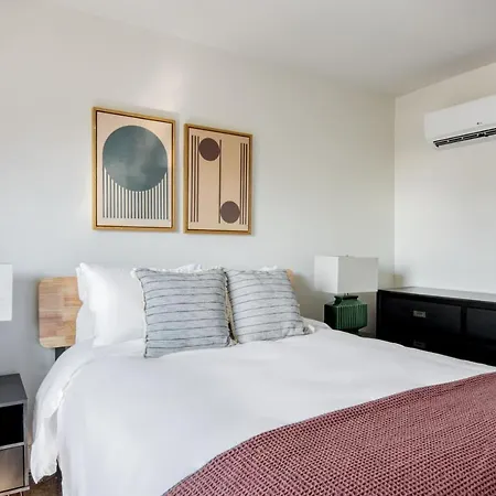 Uptown 1br W Gym W Boxing Ring Nr Red Line Chi-976 *