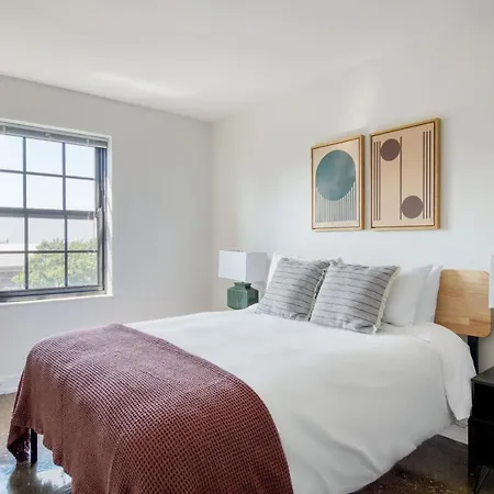 Uptown 1br W Gym W Boxing Ring Nr Red Line Chi-976 Chicago